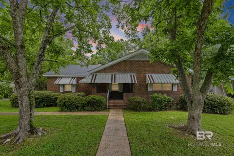 312 Sutherland Dr, Chickasaw, AL 36611