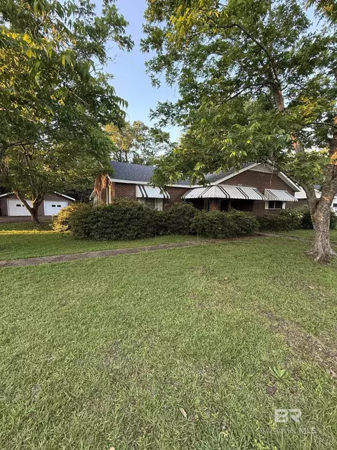 312 Sutherland Dr, Chickasaw, AL 36611