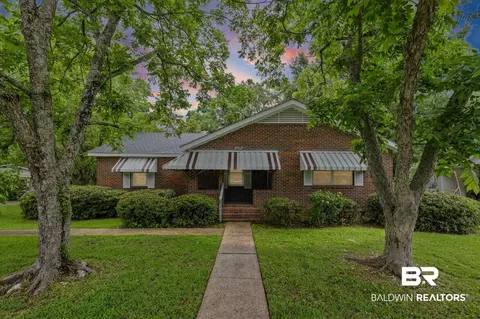312 Sutherland Dr, Chickasaw, AL 36611