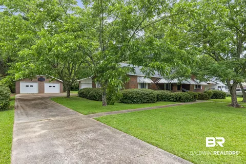 312 Sutherland Dr, Chickasaw, AL 36611 photo 4