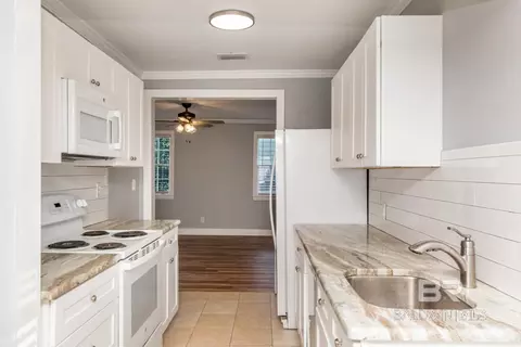 Kitchen - 263 E Border Dr, Mobile, AL 36608 photo 2 of 4