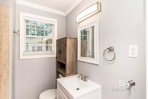 Bath - 263 E Border Dr, Mobile, AL 36608 photo 1 of 2