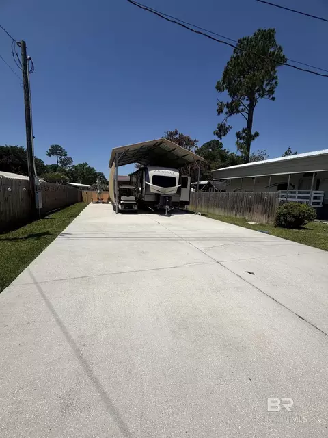 62 Buena Vista Dr, Lillian, AL 36549