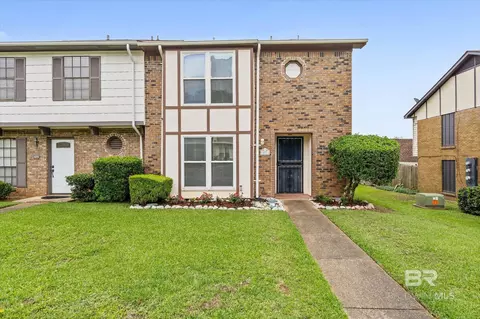 527 Highland Woods Dr, Mobile, AL 36608