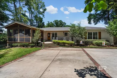 205 Gayfer Ct, Fairhope, AL 36532