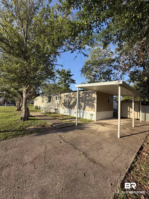 1125 Ridgewood Dr, Lillian, AL 36549