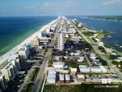 8 Crystal Dr, Gulf Shores, AL 36542