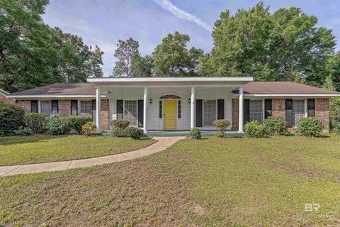 174 Country Club Dr, Daphne, AL 36526