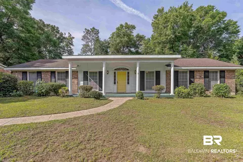 174 Country Club Dr, Daphne, AL 36526