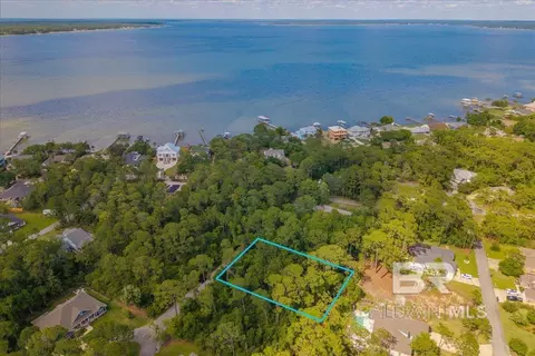 16505 N Shore Ln, Pensacola, FL 32507