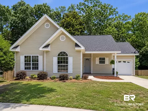 156 Mershon St, Fairhope, AL 36532