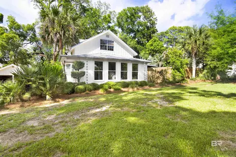 153 Orange Ave, Fairhope, AL 36532