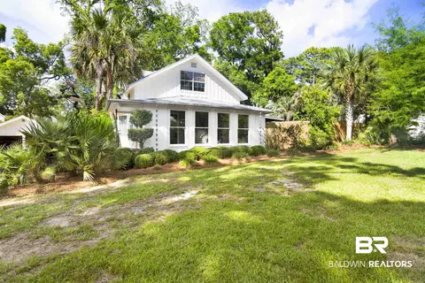 153 Orange Ave, Fairhope, AL 36532