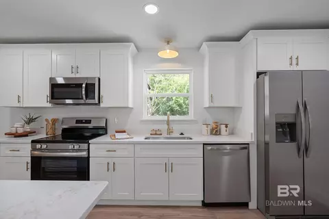 Kitchen - 28977 Gardner Rd, Elberta, AL 36530 photo 4 of 4