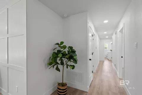 Entry Way - 28977 Gardner Rd, Elberta, AL 36530 photo 4 of 5