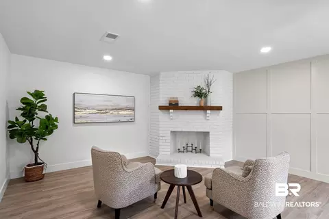 Living - 28977 Gardner Rd, Elberta, AL 36530 photo 5 of 9