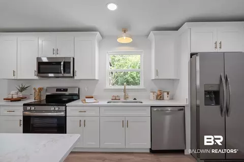 Kitchen - 28977 Gardner Rd, Elberta, AL 36530 photo 4 of 4