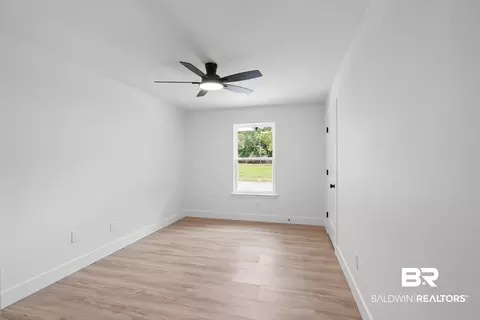 Bedroom - 28977 Gardner Rd, Elberta, AL 36530 photo 2 of 6