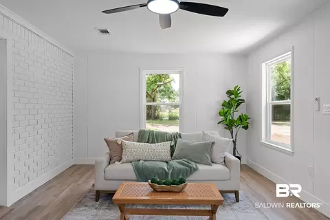 Living - 28977 Gardner Rd, Elberta, AL 36530 photo 9 of 9