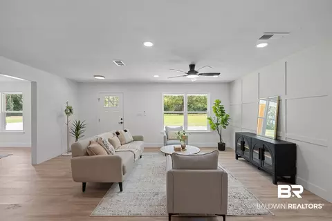 Living - 28977 Gardner Rd, Elberta, AL 36530 photo 3 of 9