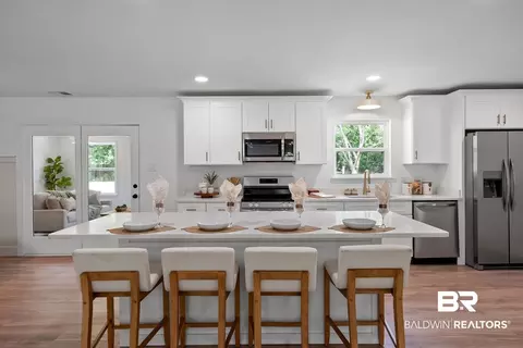 Kitchen - 28977 Gardner Rd, Elberta, AL 36530 photo 1 of 4