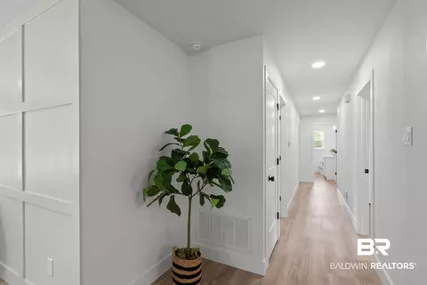 Entry Way - 28977 Gardner Rd, Elberta, AL 36530 photo 2 of 3