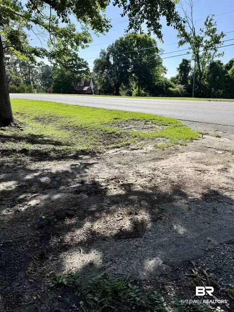 503 Franklin Ave, Brewton, AL 36426 photo 3