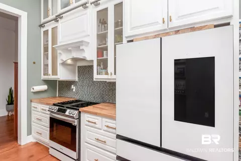 Kitchen - 202 Roper St, Mobile, AL 36604 photo 9 of 12