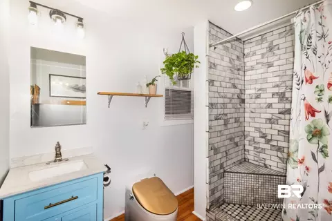 Bath - 202 Roper St, Mobile, AL 36604 photo 1 of 4
