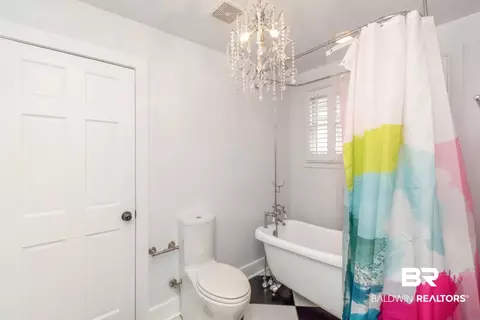 Bath - 202 Roper St, Mobile, AL 36604 photo 3 of 4