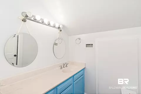 Bath - 202 Roper St, Mobile, AL 36604 photo 4 of 4