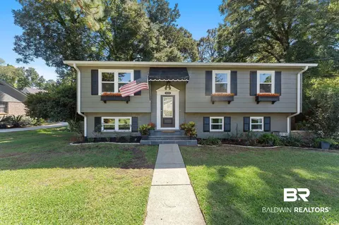 698 Cedar Ave, Fairhope, AL 36532