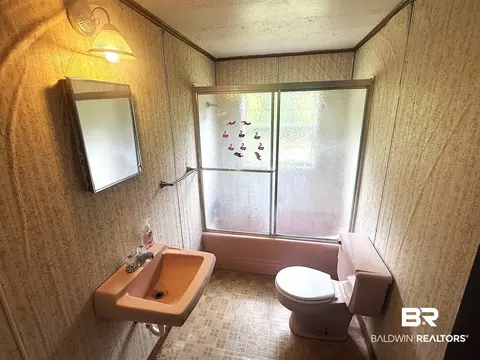 Bath - 3301 N Century Blvd, Mcdavid, FL 32568 photo 1 of 2