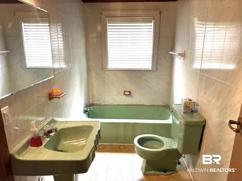 Bath - 3301 N Century Blvd, Mcdavid, FL 32568 photo 2 of 2