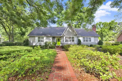 706 Holly Dr, Fairhope, AL 36532