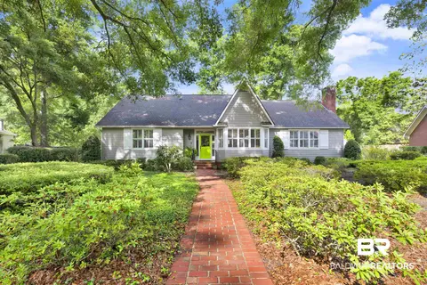 706 Holly Dr, Fairhope, AL 36532