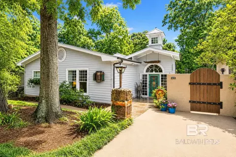 301 S School St, Fairhope, AL 36532