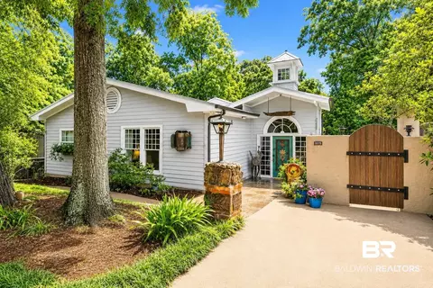 301 S School St, Fairhope, AL 36532