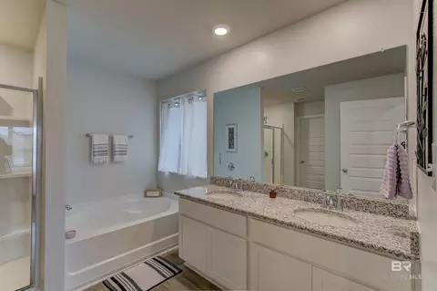Bath - 8033 Irwin Loop, Daphne, AL 36526 photo 1 of 4