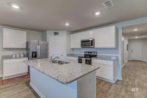 Kitchen - 8033 Irwin Loop, Daphne, AL 36526 photo 2 of 4