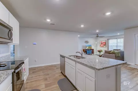 Kitchen - 8033 Irwin Loop, Daphne, AL 36526 photo 4 of 4