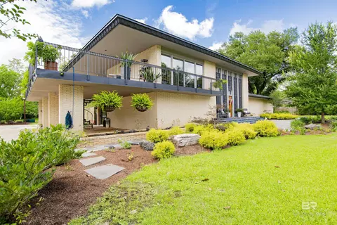 Exterior - 809 Bernard Cir, Mobile, AL 36693 photo 13 of 37