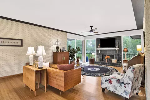 Living - 809 Bernard Cir, Mobile, AL 36693 photo 5 of 6