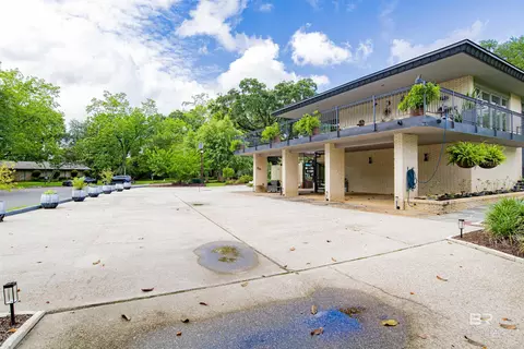 Exterior - 809 Bernard Cir, Mobile, AL 36693 photo 14 of 37
