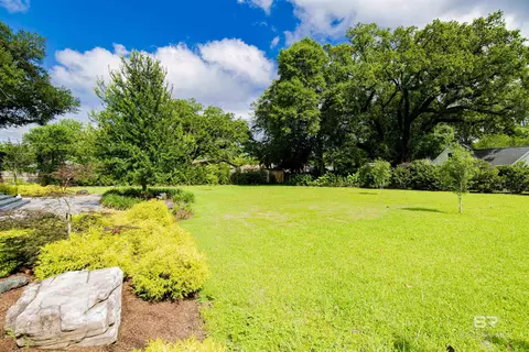 Exterior - 809 Bernard Cir, Mobile, AL 36693 photo 10 of 37
