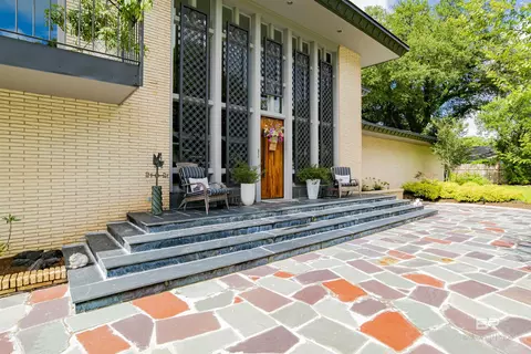 Exterior - 809 Bernard Cir, Mobile, AL 36693 photo 6 of 37