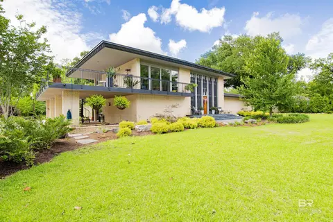 Exterior - 809 Bernard Cir, Mobile, AL 36693 photo 5 of 37