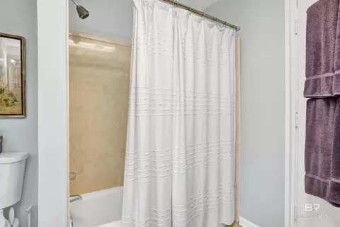 Bath - 809 Bernard Cir, Mobile, AL 36693 photo 5 of 5