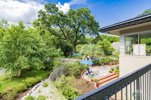 Exterior - 809 Bernard Cir, Mobile, AL 36693 photo 18 of 37