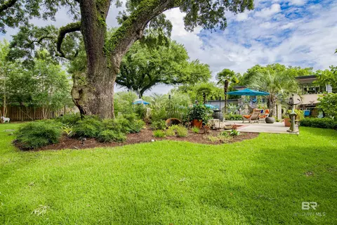 Exterior - 809 Bernard Cir, Mobile, AL 36693 photo 31 of 37